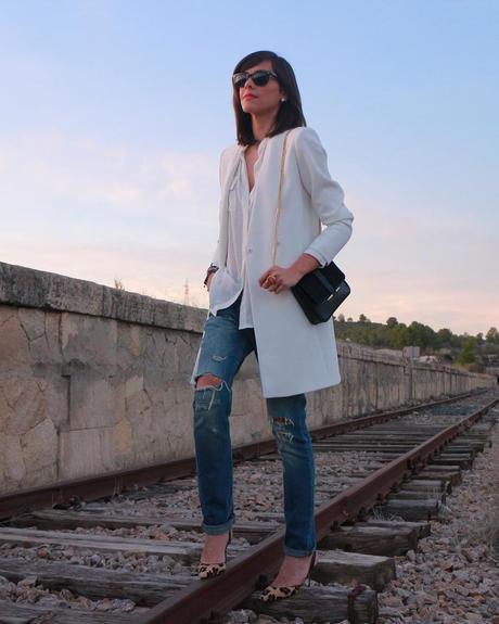 Abrigo blanco + Boyfriend jeans