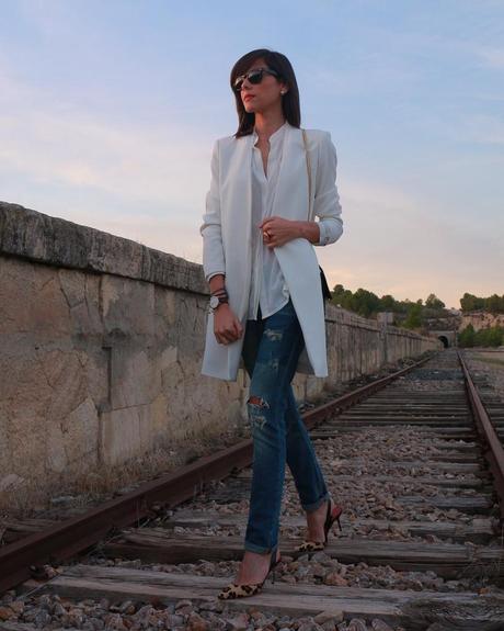 Abrigo blanco + Boyfriend jeans