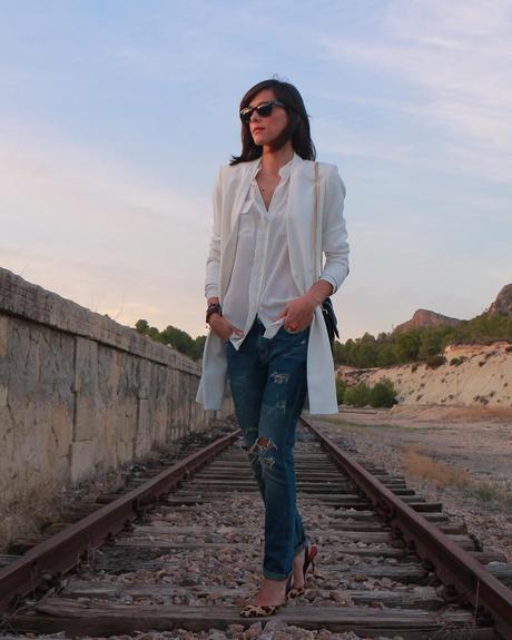 Abrigo blanco + Boyfriend jeans