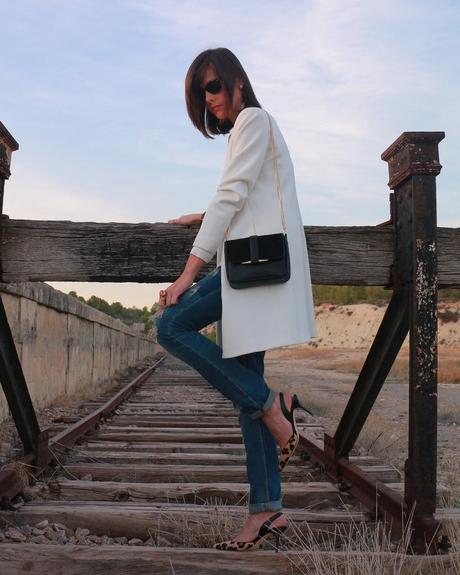 Abrigo blanco + Boyfriend jeans