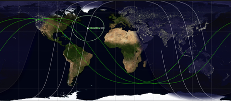 ISS (verde) y Yaogan 12 DEB (blanco), en el máximo acercamiento. Crédito: Cosmo Noticias / JSatTrak.