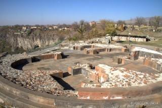 RUINAS DE LA IGLESIA CIRCULAR JUNTO AL TEMPLO DE GARNI