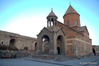 IGLESIA SURB ASTVATSATSIN EN EL MONASTERIO KHOR VIRAP