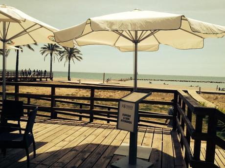 Una de las terrazas del restaurante Botavara en Benicassim