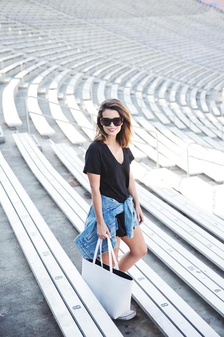 Manson_Gavriel_Tote_Bag-Black_Outfit-Vintage_Levis-Sneakers-Rose_Bowl_Flea_Market-30