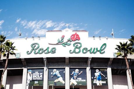 Manson_Gavriel_Tote_Bag-Black_Outfit-Vintage_Levis-Sneakers-Rose_Bowl_Flea_Market-86