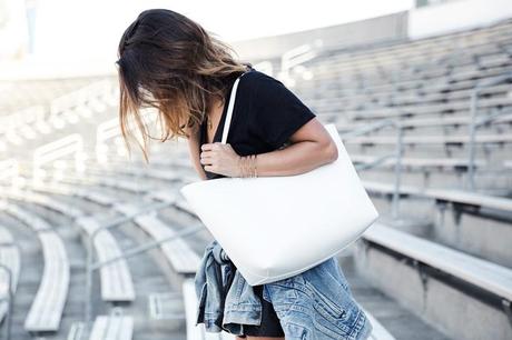 Manson_Gavriel_Tote_Bag-Black_Outfit-Vintage_Levis-Sneakers-Rose_Bowl_Flea_Market-56