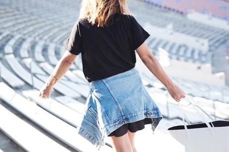 Manson_Gavriel_Tote_Bag-Black_Outfit-Vintage_Levis-Sneakers-Rose_Bowl_Flea_Market-40