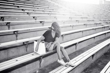 Manson_Gavriel_Tote_Bag-Black_Outfit-Vintage_Levis-Sneakers-Rose_Bowl_Flea_Market-53