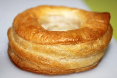 roscón de hojaldre relleno de nata roscon cocido