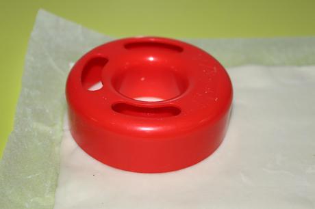 roscón de hojaldre relleno de nata cortador