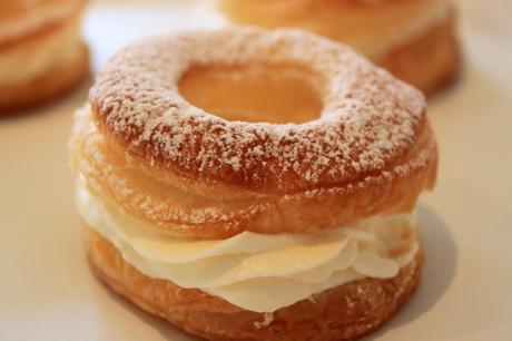roscón de hojaldre relleno de nata roscón de nata