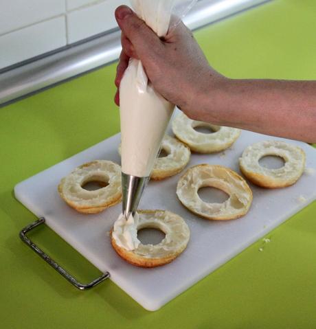 roscón de hojaldre relleno de nata relleno1