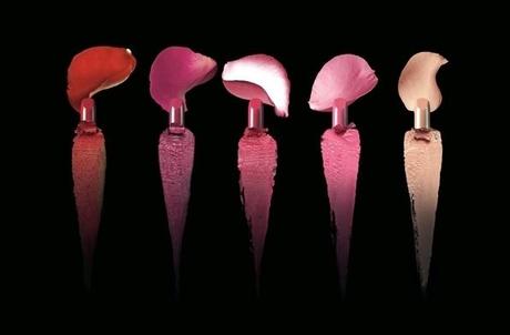 Nace del Corazón de las Rosas El Legendario Rojo de Labios de Lancôme