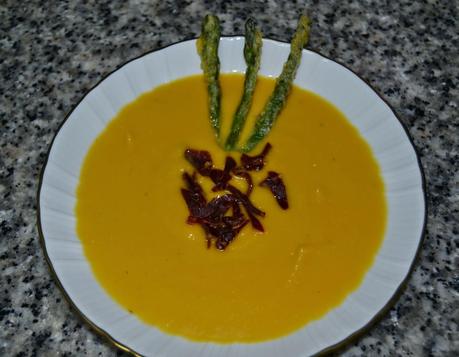 Crema de Calabaza con Jamón y Espárragos en tempura