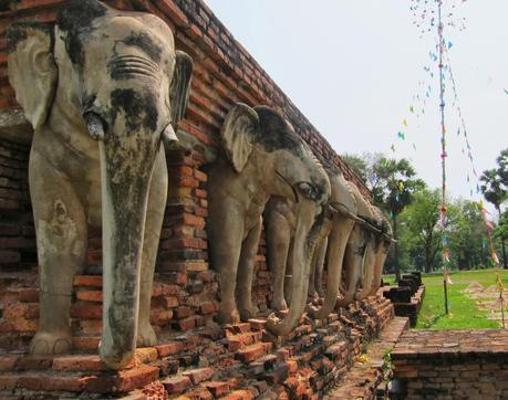 TEMPLOS DE SUKHOTHAI  (TAILANDIA DÍA 6 )