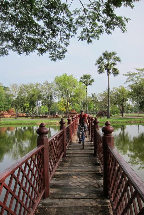 TEMPLOS DE SUKHOTHAI  (TAILANDIA DÍA 6 )