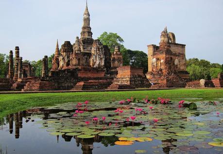 TEMPLOS DE SUKHOTHAI  (TAILANDIA DÍA 6 )