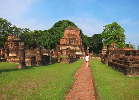 TEMPLOS DE SUKHOTHAI  (TAILANDIA DÍA 6 )