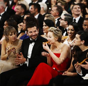 jennifer lawrence eating pizza