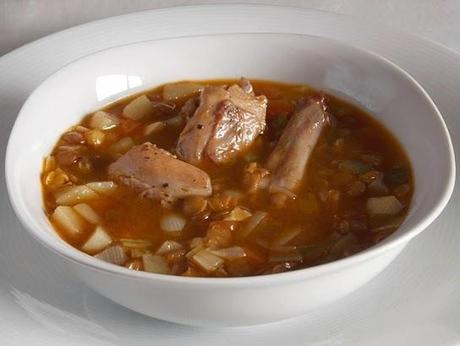 Potaje de lentejas y verduras con conejo