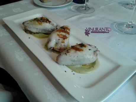 Chipirones rellenos con rabo de toro.