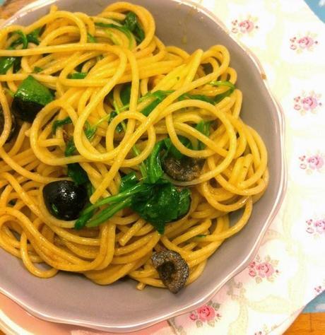 Finde Frugal: Spaghetti con anchoas y rúcula