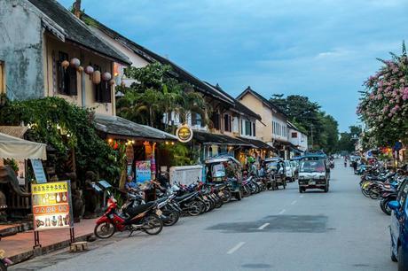 Atardecer en las calles de Luang Prabang