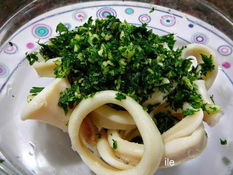 Ensalada de calamares con ajo y perejil
