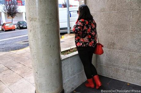 FLORES ROJAS EN MI BOMBER