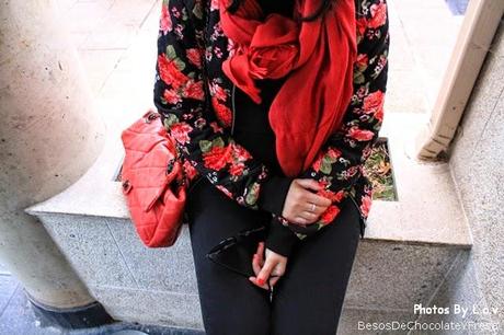 FLORES ROJAS EN MI BOMBER