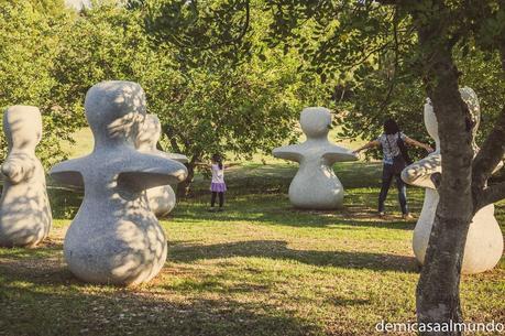Jugar con esculturas, una experiencia diferente