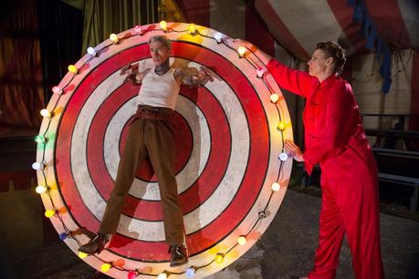 Crítica del 4x06 “Bullseye” de AHS: Freak Show. Trapos Sucios