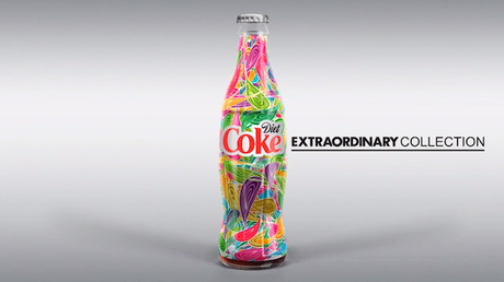 Coca-Cola Light crea nuevos diseños en sus botellas para que las personas se sientan únicas y extraordinarias.