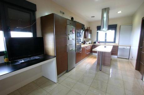 CHALET EN HUERCES EN VENTA – GIJÓN cocina chalet huerces agencia la playa