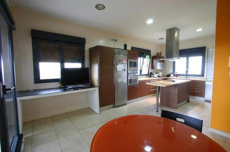 CHALET EN HUERCES EN VENTA – GIJÓN chalet cocina huerces agencia la playa