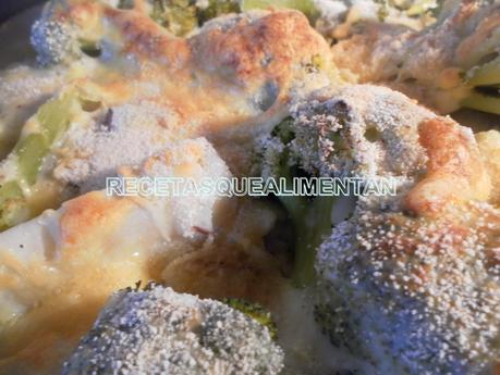 BRÓLOLI AL HORNO CON BECHAMEL Y QUESO