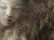 Guiños viejos, jaca blanca..