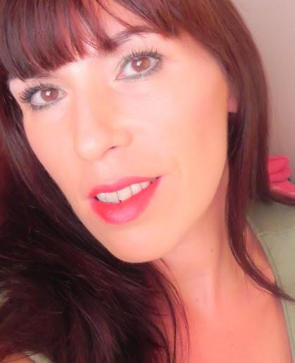 Verde militar y rojo (Look, outfit y manicura)