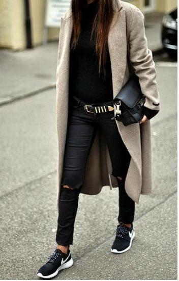 STREET STYLE INSPIRATION; LONG LONG COATS.-