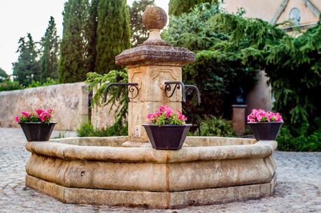 Biniagual, un pueblo reconstruido desde las ruinas Biniagual, un pueblo reconstruido desde las ruinas