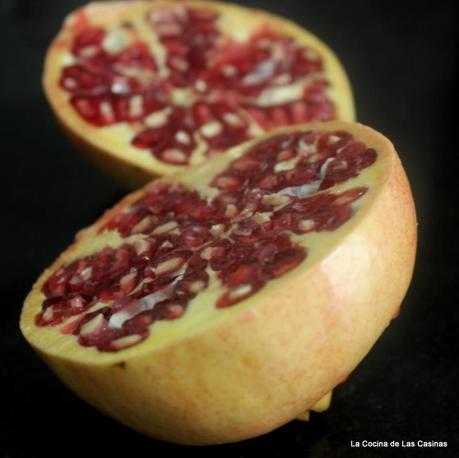 Patatas Hasselback, Lomo Asado al Romero y Coulis de Granada Patatas Hasselback, Lomo Asado al Romero y Coulis de Granada