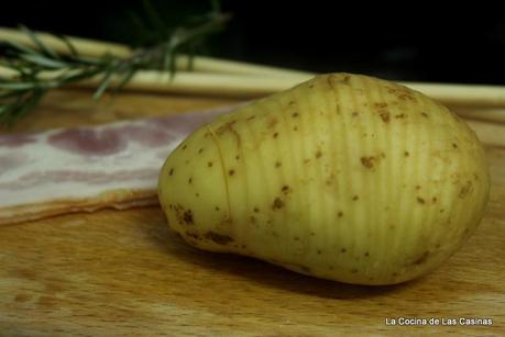 Patatas Hasselback, Lomo Asado al Romero y Coulis de Granada Patatas Hasselback, Lomo Asado al Romero y Coulis de Granada