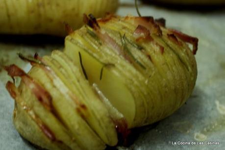 Patatas Hasselback, Lomo Asado al Romero y Coulis de Granada Patatas Hasselback, Lomo Asado al Romero y Coulis de Granada