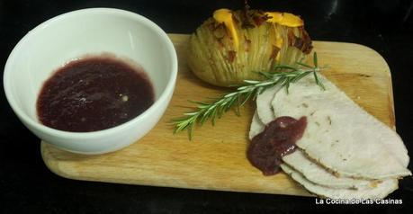 Patatas Hasselback, Lomo Asado al Romero y Coulis de Granada Patatas Hasselback, Lomo Asado al Romero y Coulis de Granada