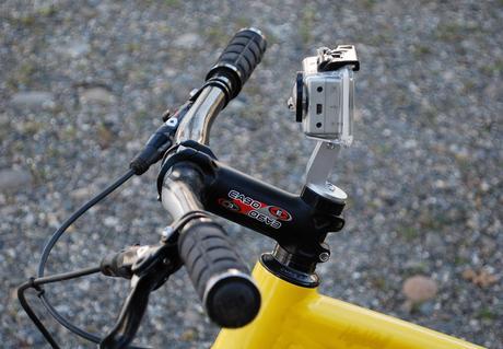 Un eficiente sistema para colocar tu videocámara y grabar tus entrenamientos. 