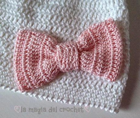 GORRO DE BEBÉ A CROCHET  CON LACITO