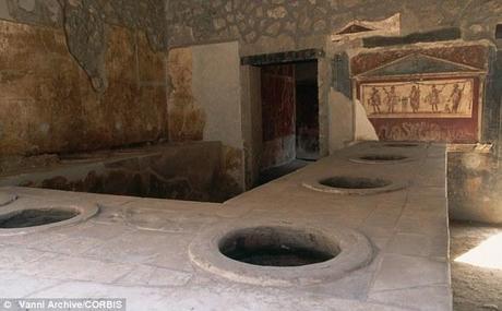 EL SNACK-BAR, DE POMPEYA...ITALIA...!!!...16-11-2014...!!!