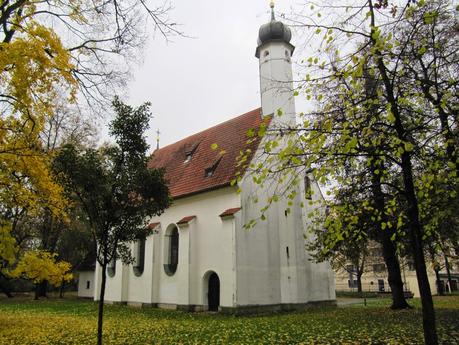 Caminar en otoño por el Jardín Inglés de Munich