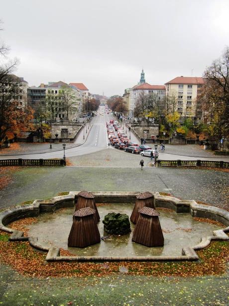 Caminar en otoño por el Jardín Inglés de Munich